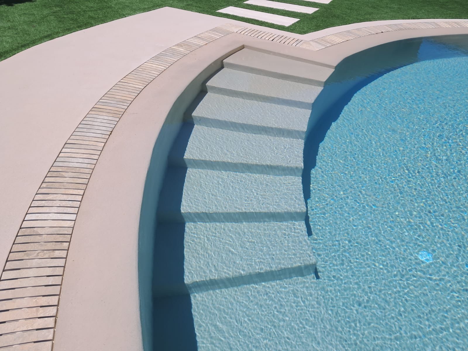 Dossier Piscinas — Beach Feel y Stone Pool