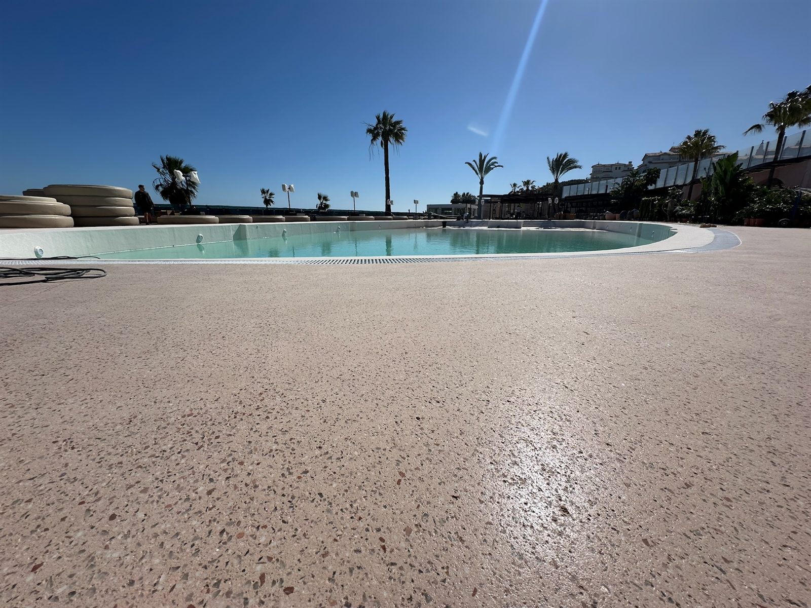 Vaso de piscina comunitaria con acabado mineral Stone Pool