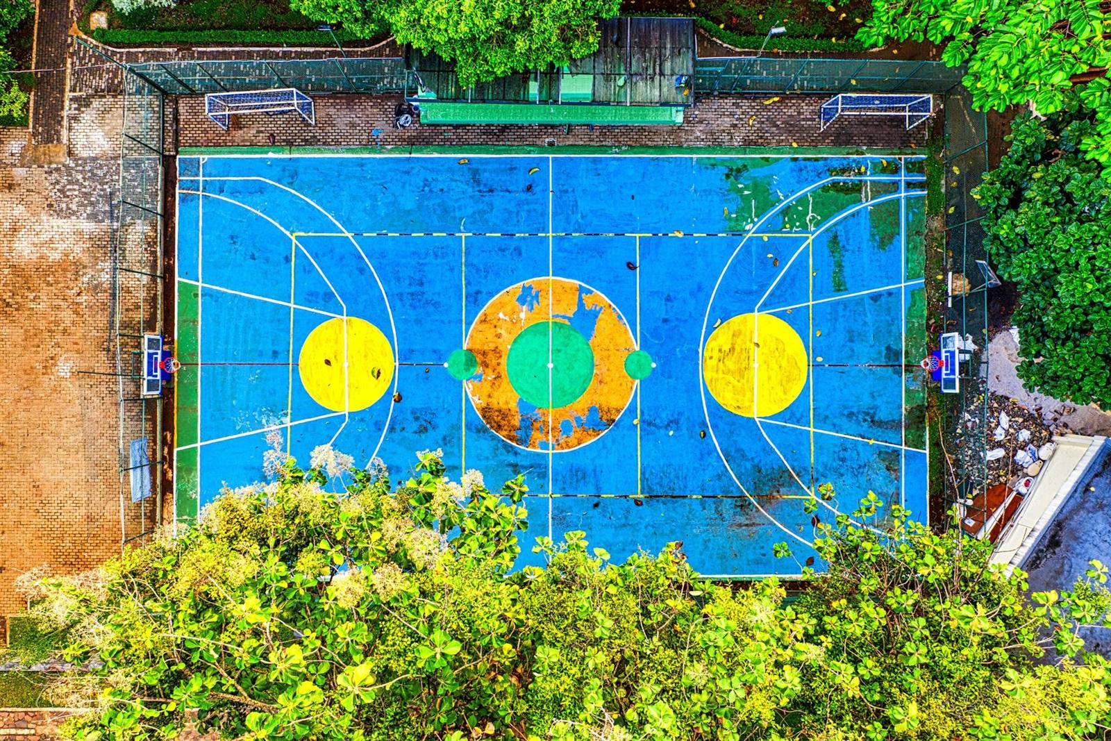 Vista aérea pistas deportivas pintadas con Pavex Water