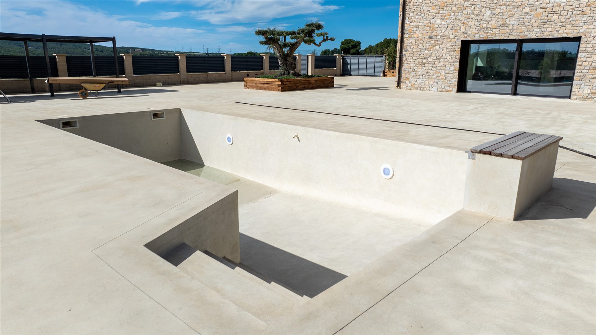 Stone Feel — terrazo continuo en lobby de alto tráfico