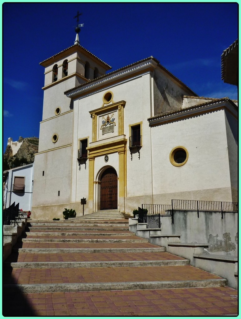 Parroquia Aravaca — fachada con revoco de cal
