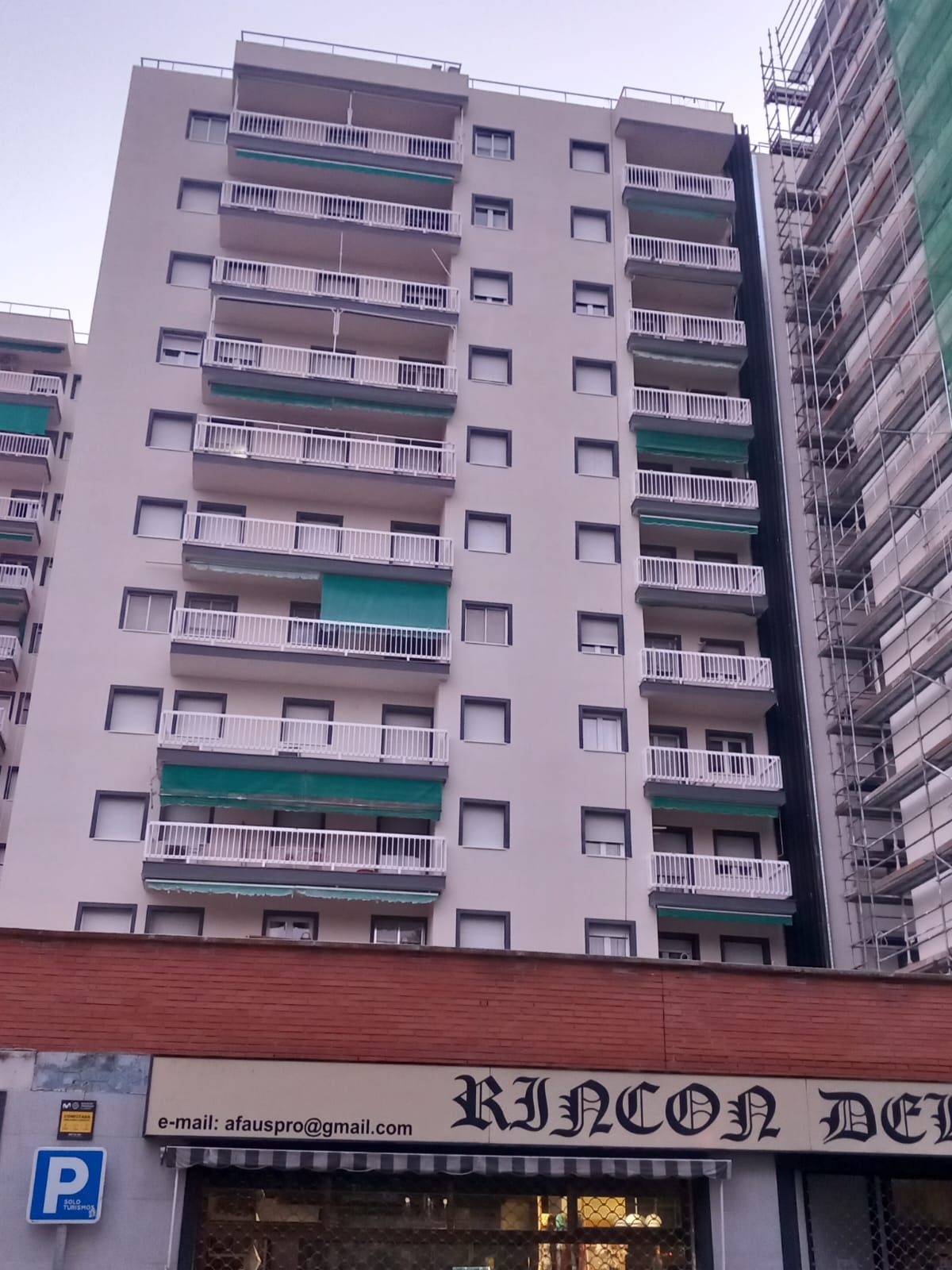 Fachada rehabilitada con sistema Satecork en Guadalajara — resultado final
